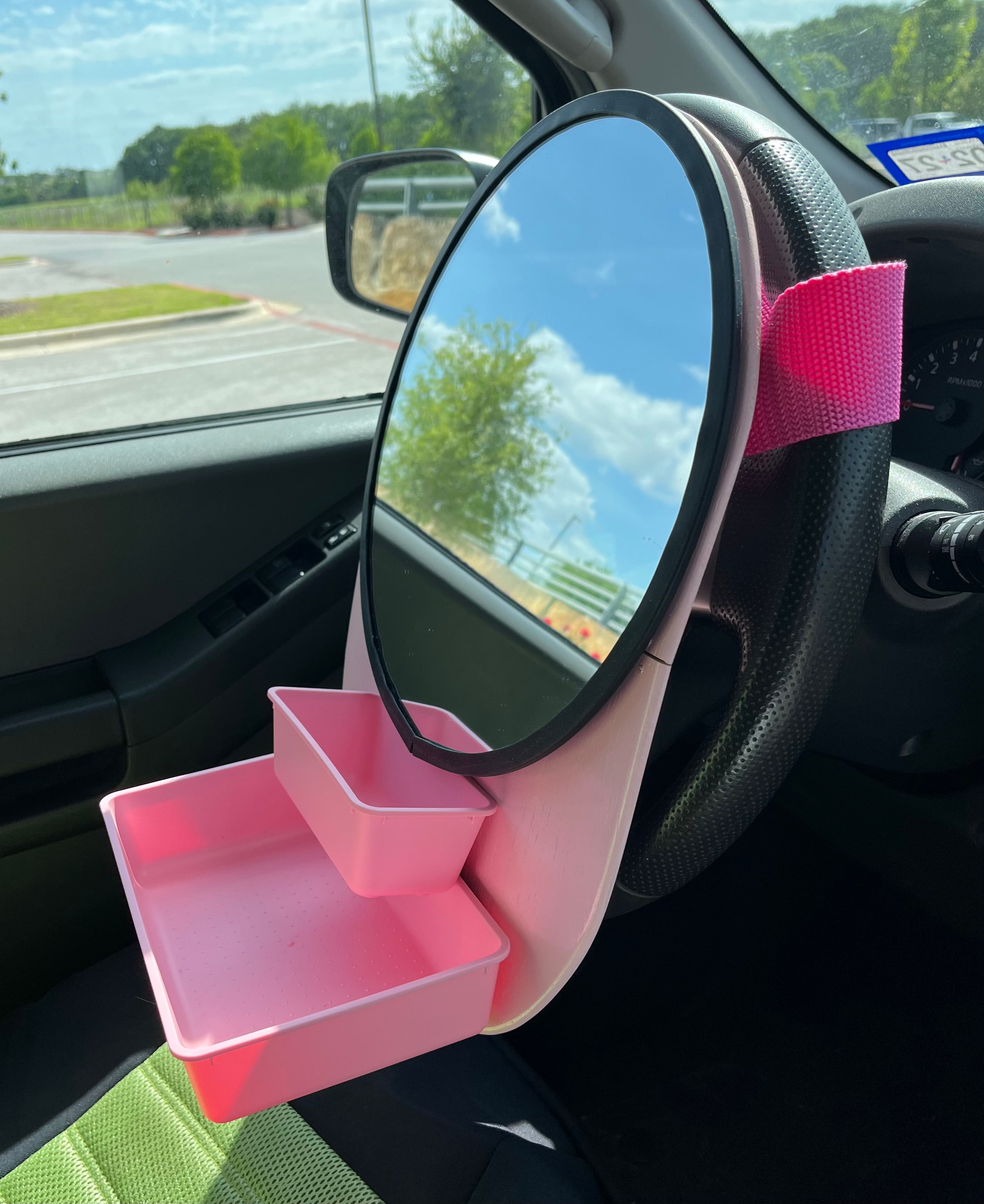 Beauty@Wheel (Auto Vanity Mirror/Fold Up) on the Move!