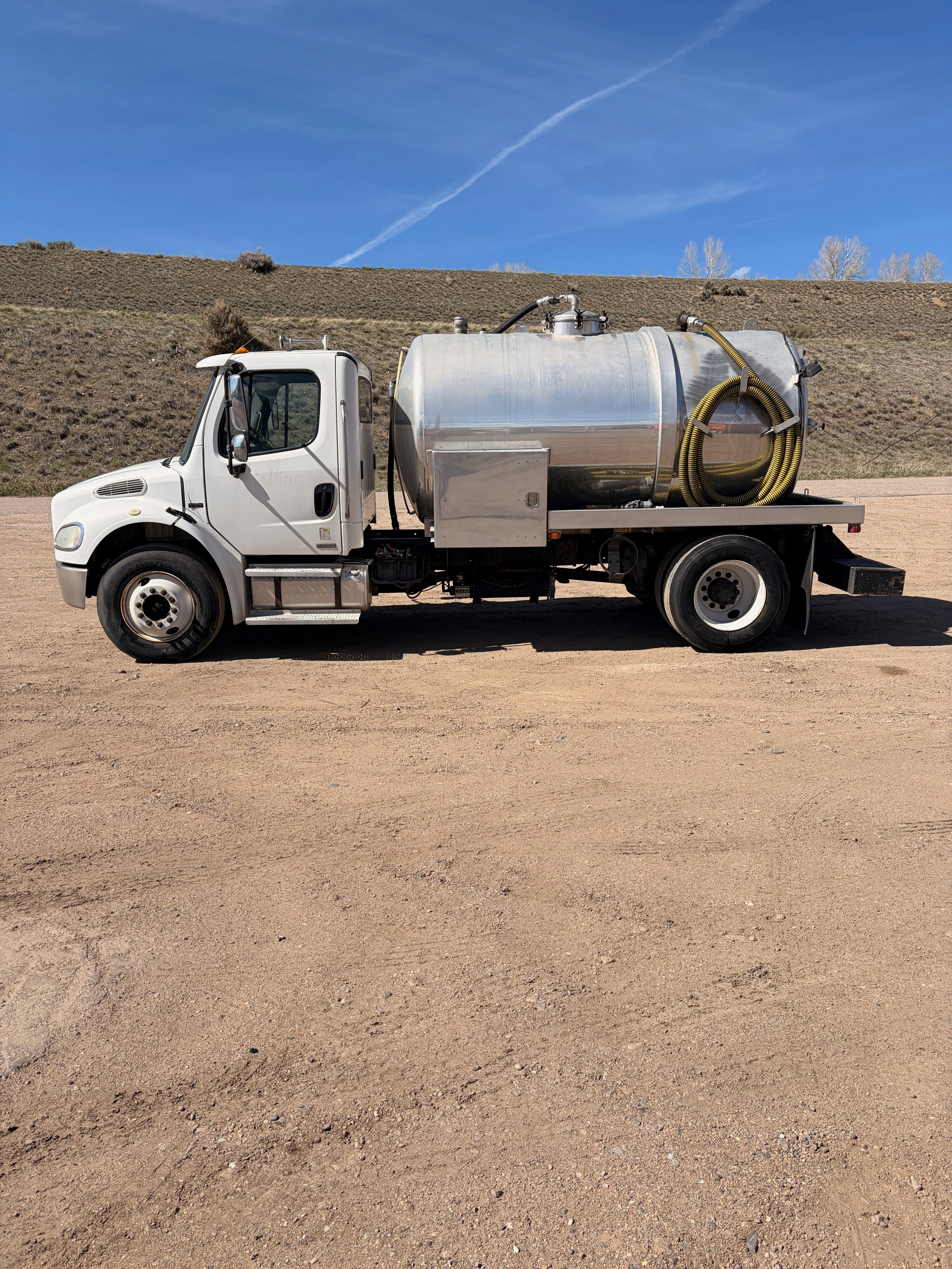 2004 Freightliner M2106 Bus Class Vac Truck L26004