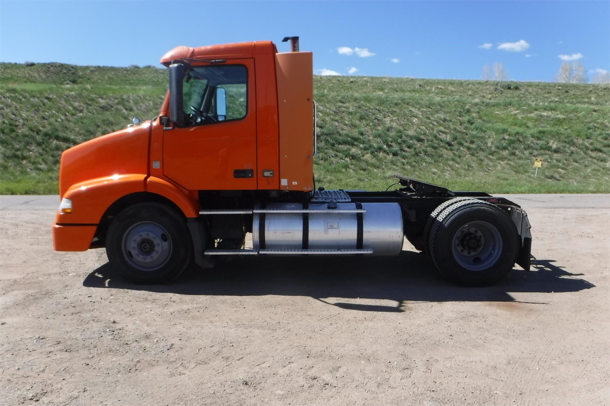 2008 Volvo VNM42T200 Tractor