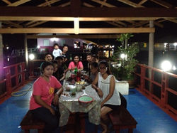 พบปะสรรสรรค์ 