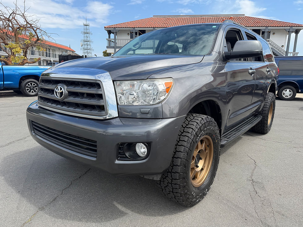 Thumbnail: 2015 Toyota Sequoia 4WD SR5 w/ Leather