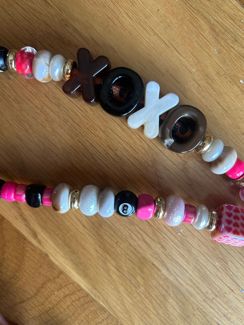 Thumbnail: “XOXO” phone beads