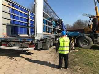Unloading of an industrial laser in Trzebnica