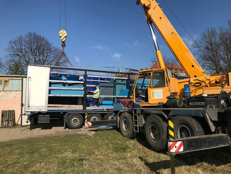 Unloading of an industrial laser in Trzebnica