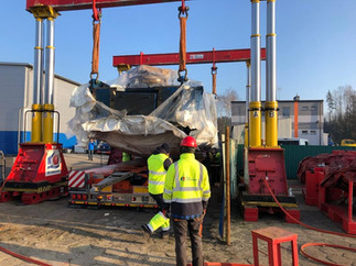 The unloading of a 110-ton press in Starogard Gdański.
