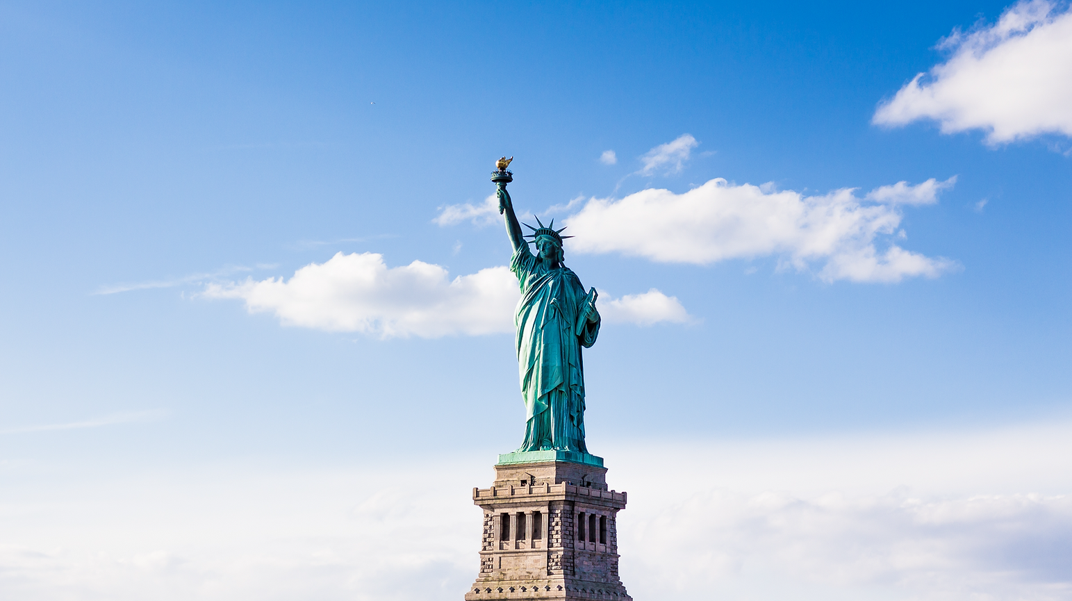Statue of Liberty New York – FAA drone rules for Thai tourists