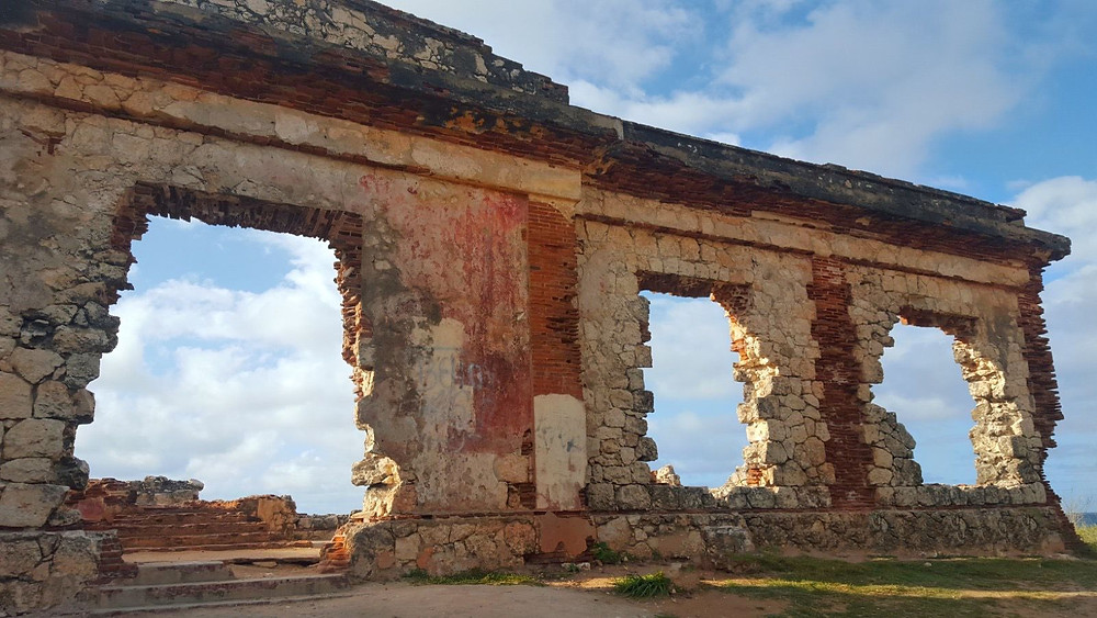 Visita a las Ruinas de la Base Ramey en la playa de Punta Borinquen en Aguadilla, Puerto Rico.