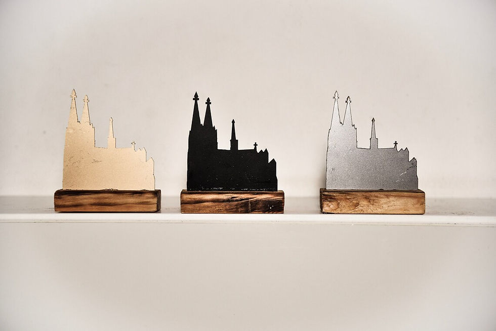 Miniaturbild: Mini Kölner Dom, im Altholz-Sockel