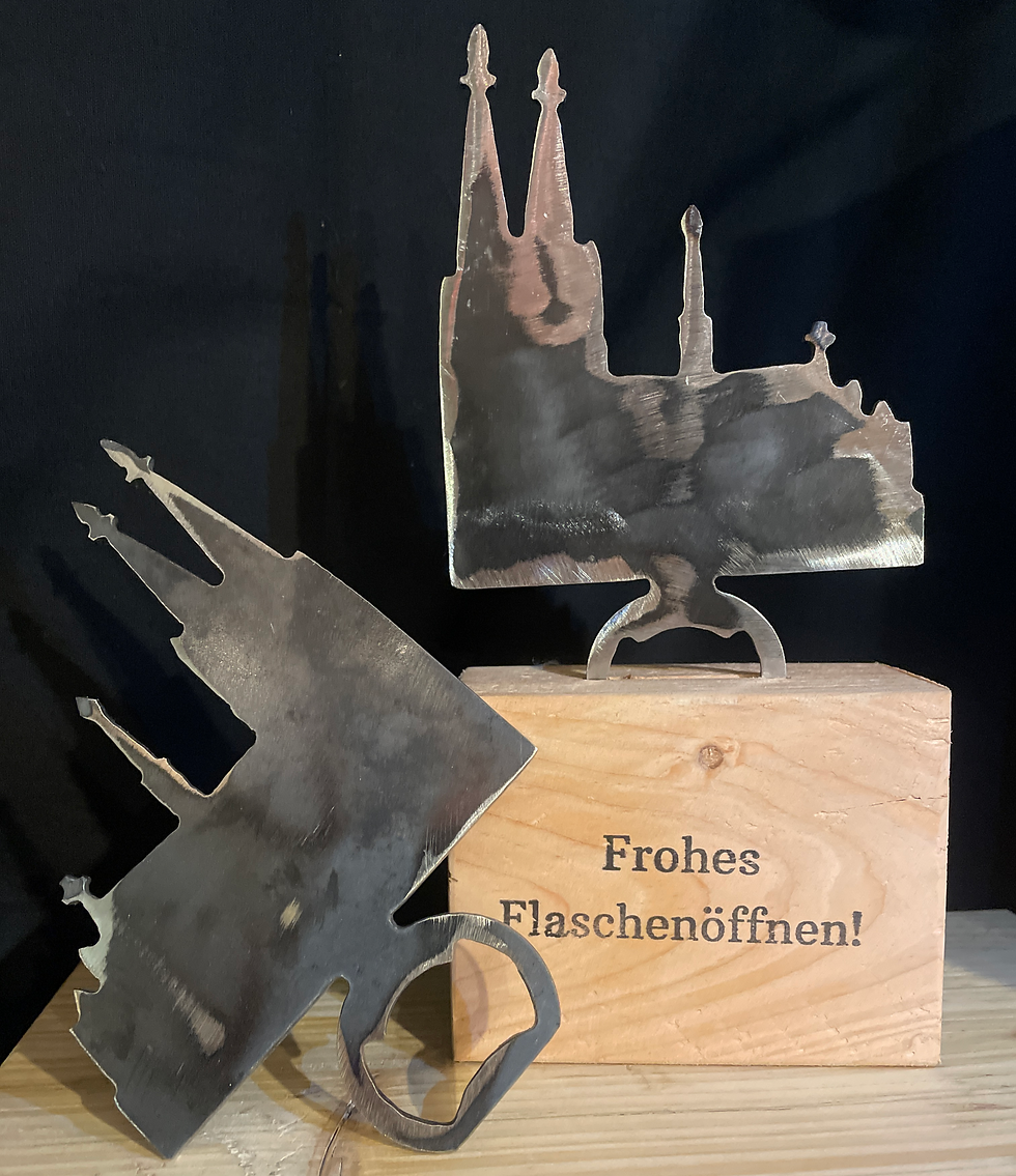 Miniaturbild: Kölner Dom, mit verstecktem Flaschenöffner, im bedruckten Altholz-Sockel