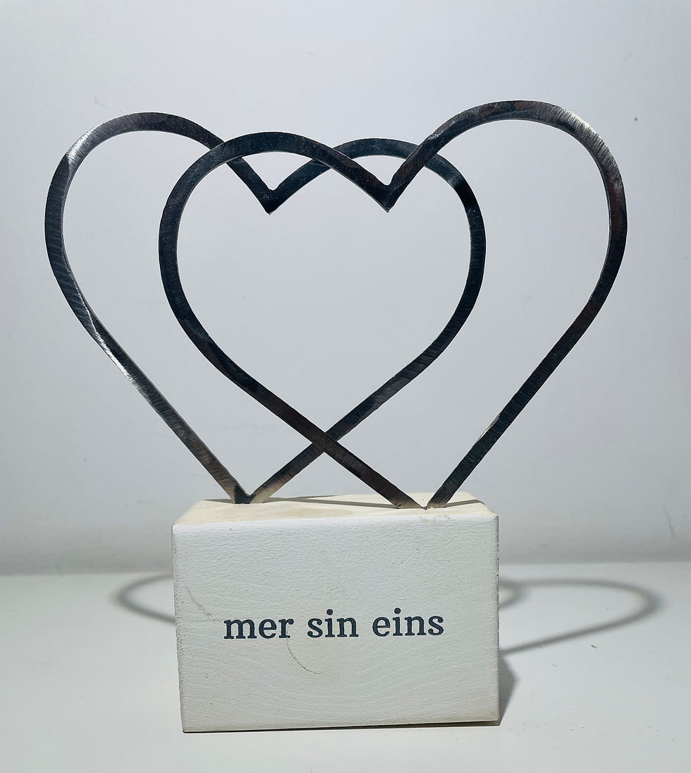Miniaturbild: Zwei Herzen, im bedruckten Altholz-Sockel