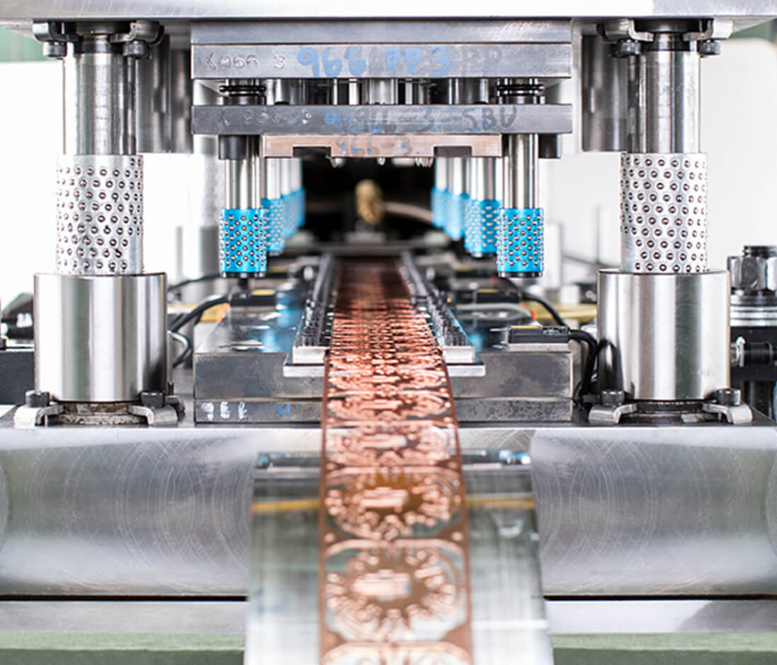 Estampo Progressivo Corte e Repuxo