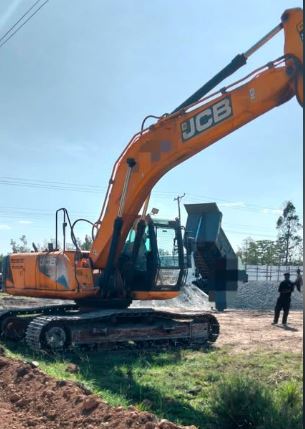 JCB EXCAVATOR JS220LC 2016 MODEL 717.1 HRS WORKED, 6-BT ENGINE for sale at 7.5 Million