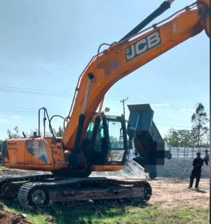 JCB EXCAVATOR JS220LC 2016 MODEL 717.1 HRS WORKED, 6-BT ENGINE for sale at 7.5 Million
