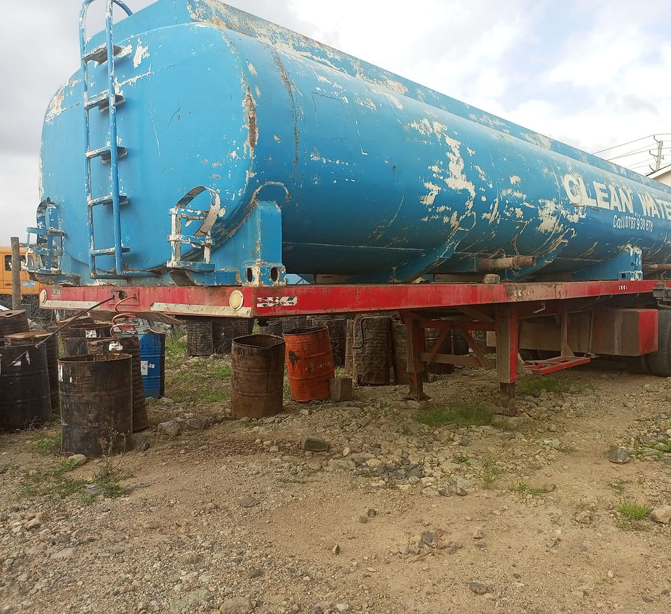 Image of a clean water bowser on a bhachu flatbed