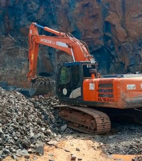 2022 HITACHI 220 EXCAVATOR