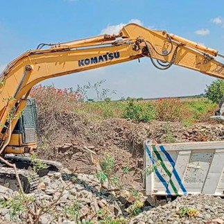 Komatsu pc210 excavator,,year 2007,,18000