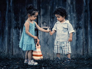 ¿Cómo aprendemos a relacionarnos en la infancia?