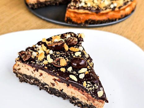 Kávový cheesecake s čokoládovou polevou