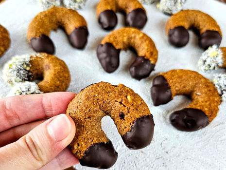 Vánoční ořechové rohlíčky