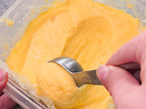 Jednoduchá mangová zmrzlina z cottage sýru