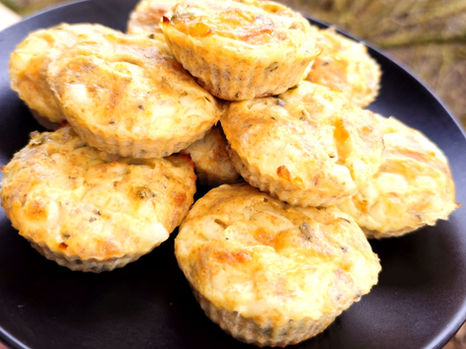 Slané muffiny z cottage sýru: jednoduchý recept plný bílkovin