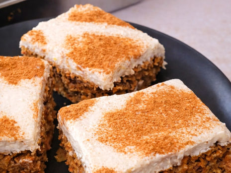 Zdravý mrkvový dort na plech s tvarohem