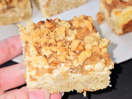 Jednoduchý jablečný koláč s tvarohem