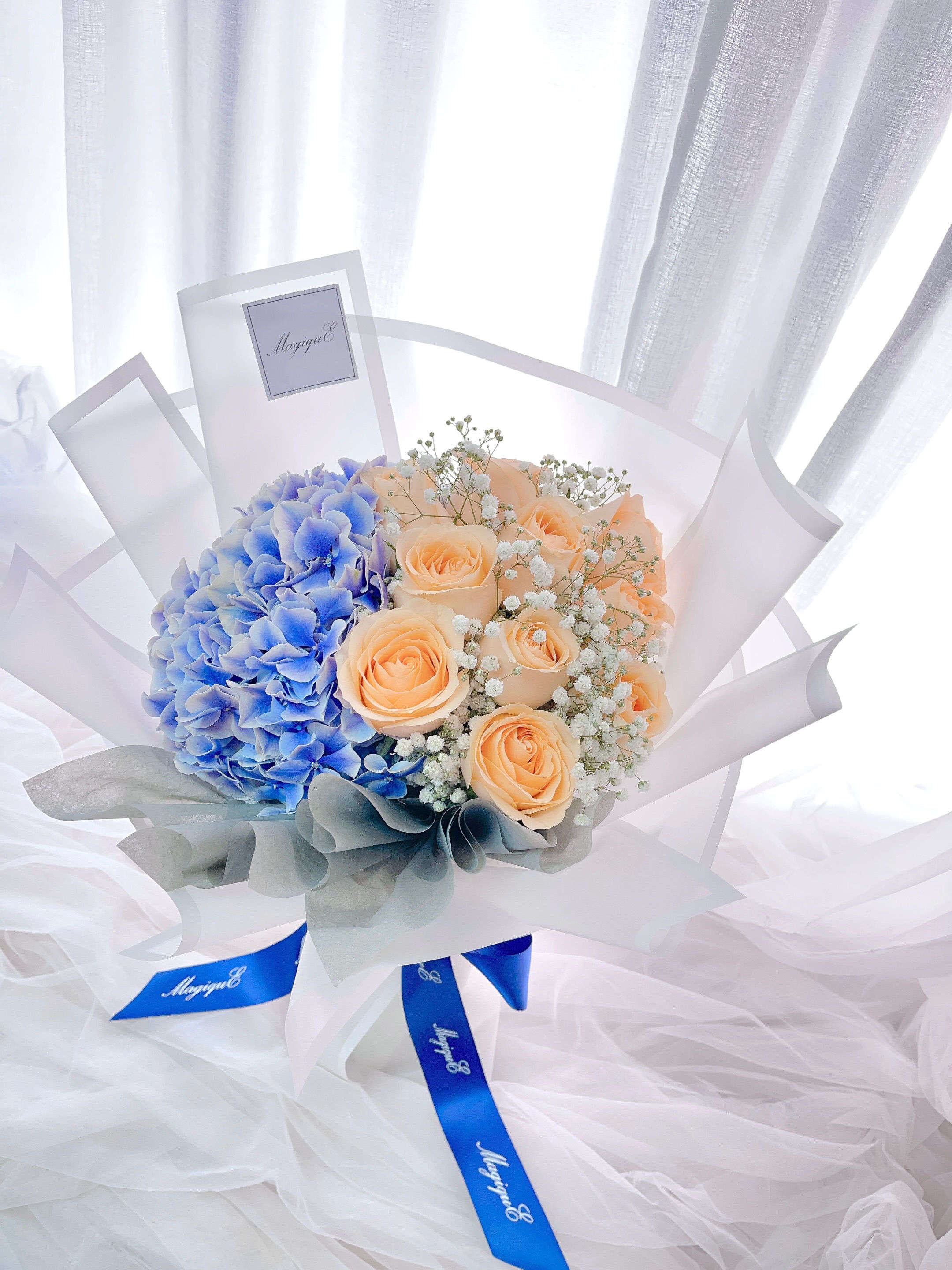 漸變藍繡球配香檳玫瑰鮮花花束