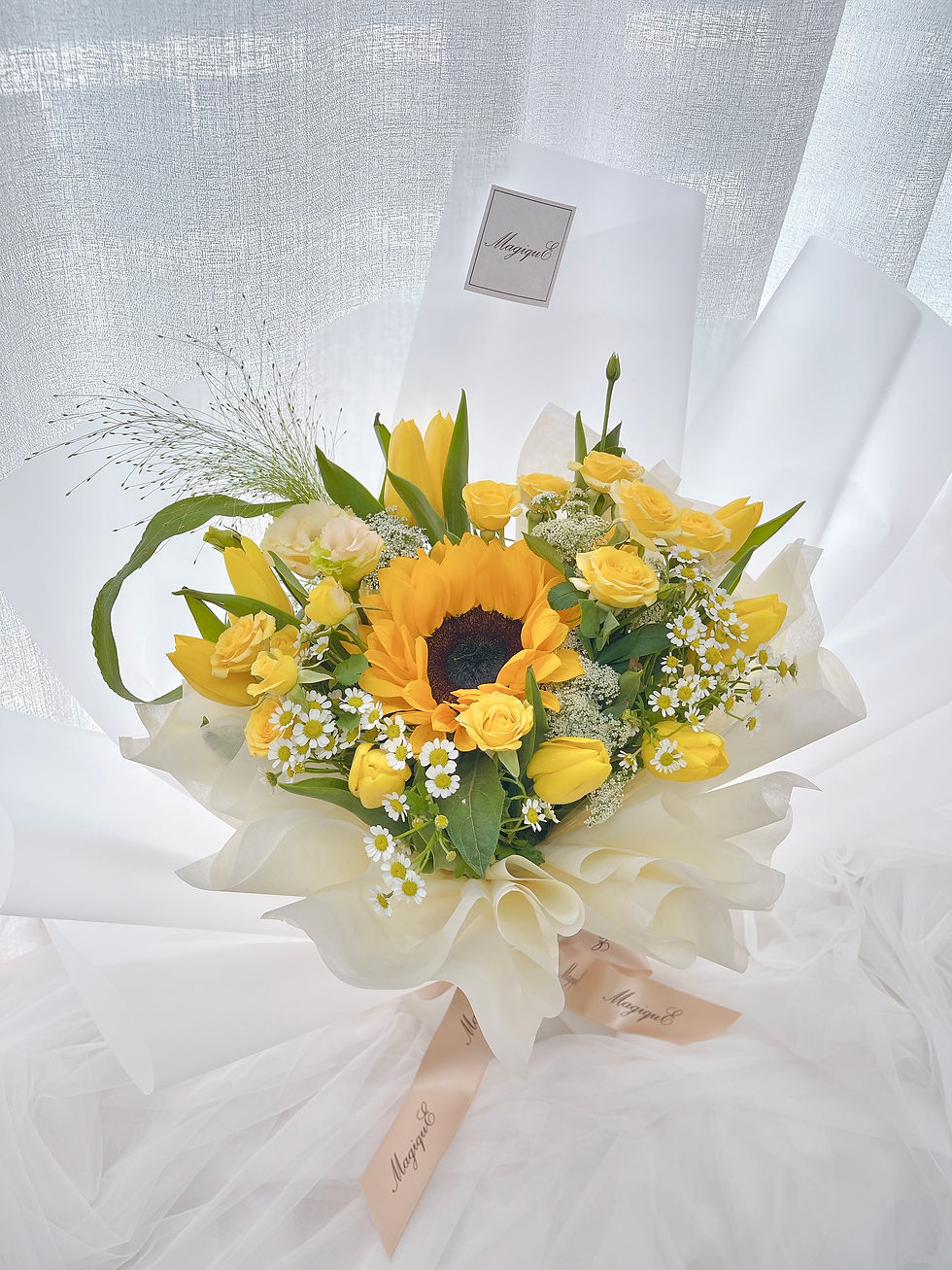 縮圖：荷蘭黃鬱金香配向日葵鮮花花束