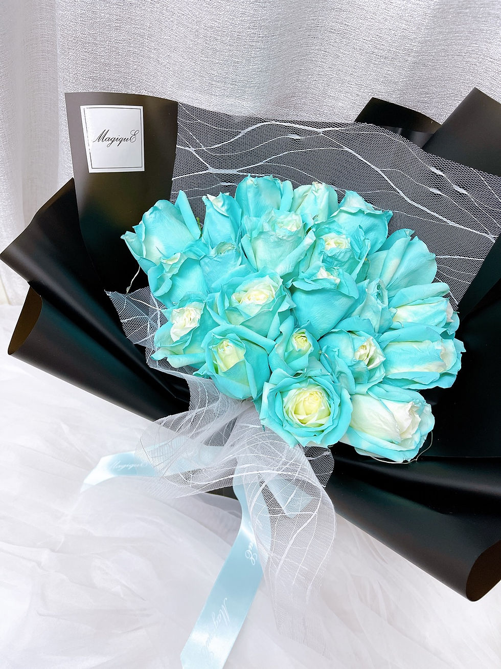 縮圖：噴染暗黑Tiffany Blue玫瑰鮮花花束