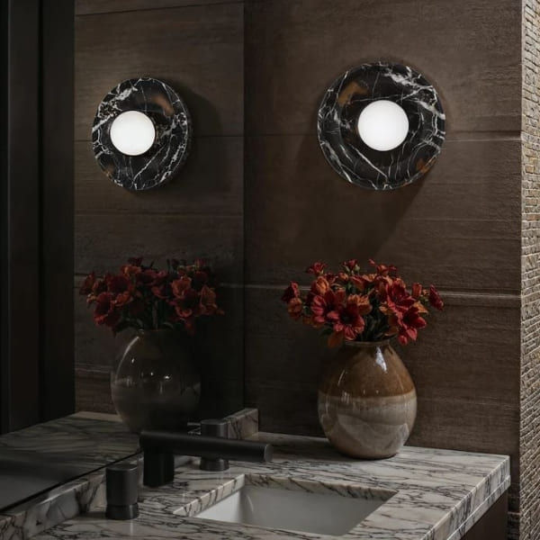 Applique murale en marbre brun naturel avec un verre gravé blanc