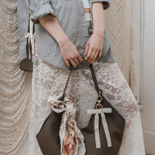 Nœud papillon en perles, crème, breloque, 10 po H x 5 po L