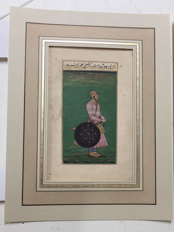 sujet papier accompagné d'un lavis d'aquarelle, filet brou de noix et listel doré posé en cours d'encadrement