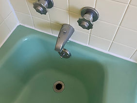 tub and tile repair 1 - after (2).jpg