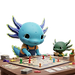 Mascote Ludi, que é um axolote azul claro usando uma camiseta laranja e jardineira, jogando boardgame com outro axolote verde
