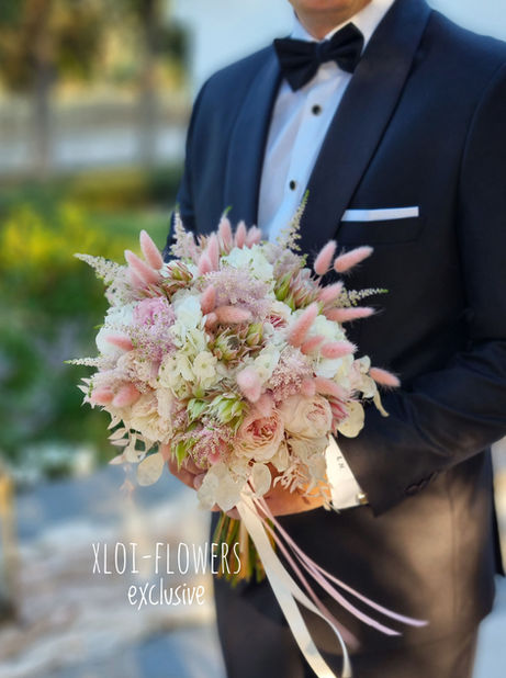 Boho - Chic pink bridal bouquet