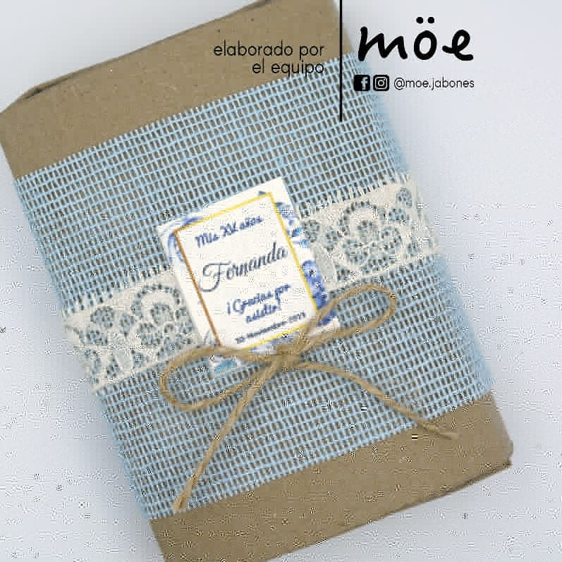 Miniatura: Caja decorada con 3 corazones