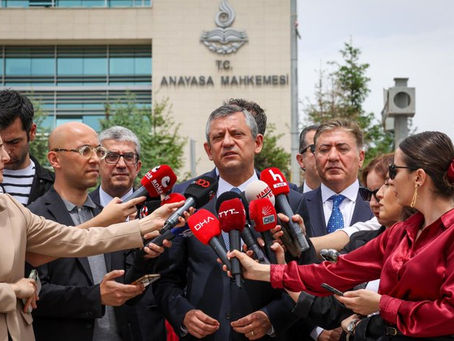 CHP Genel Başkanı Özgür Özel, Anayasa Mahkemesi Başkanı Kadir Özkaya'yı makamında ziyaret etti.