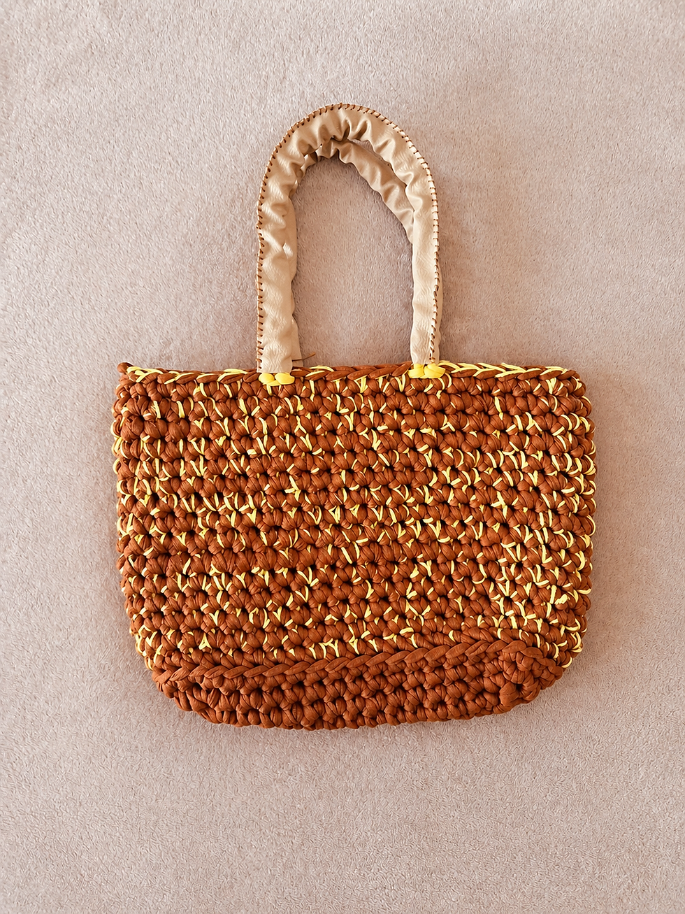 Sac en crochet marron et jaune fait main.