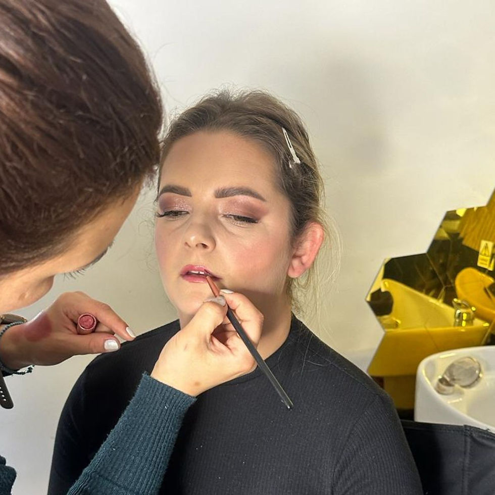 Miniatură: Curs de Make-Up Artist
