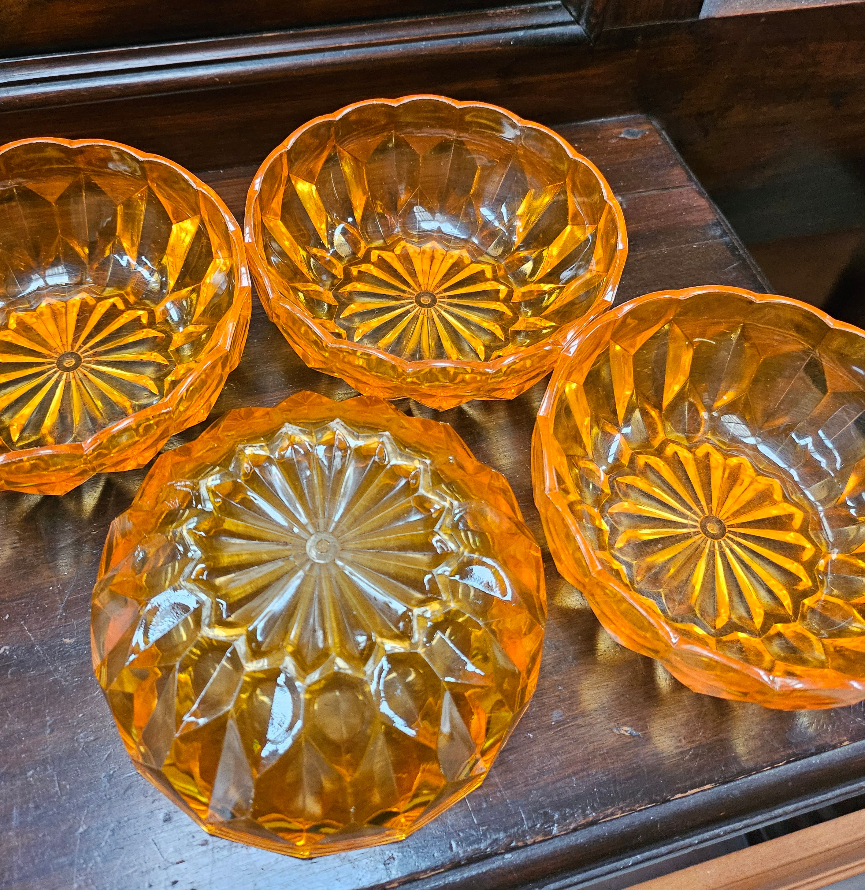 Bowls: Set of 4 x Vintage 1970s Plastic Orange Scalloped Bowls