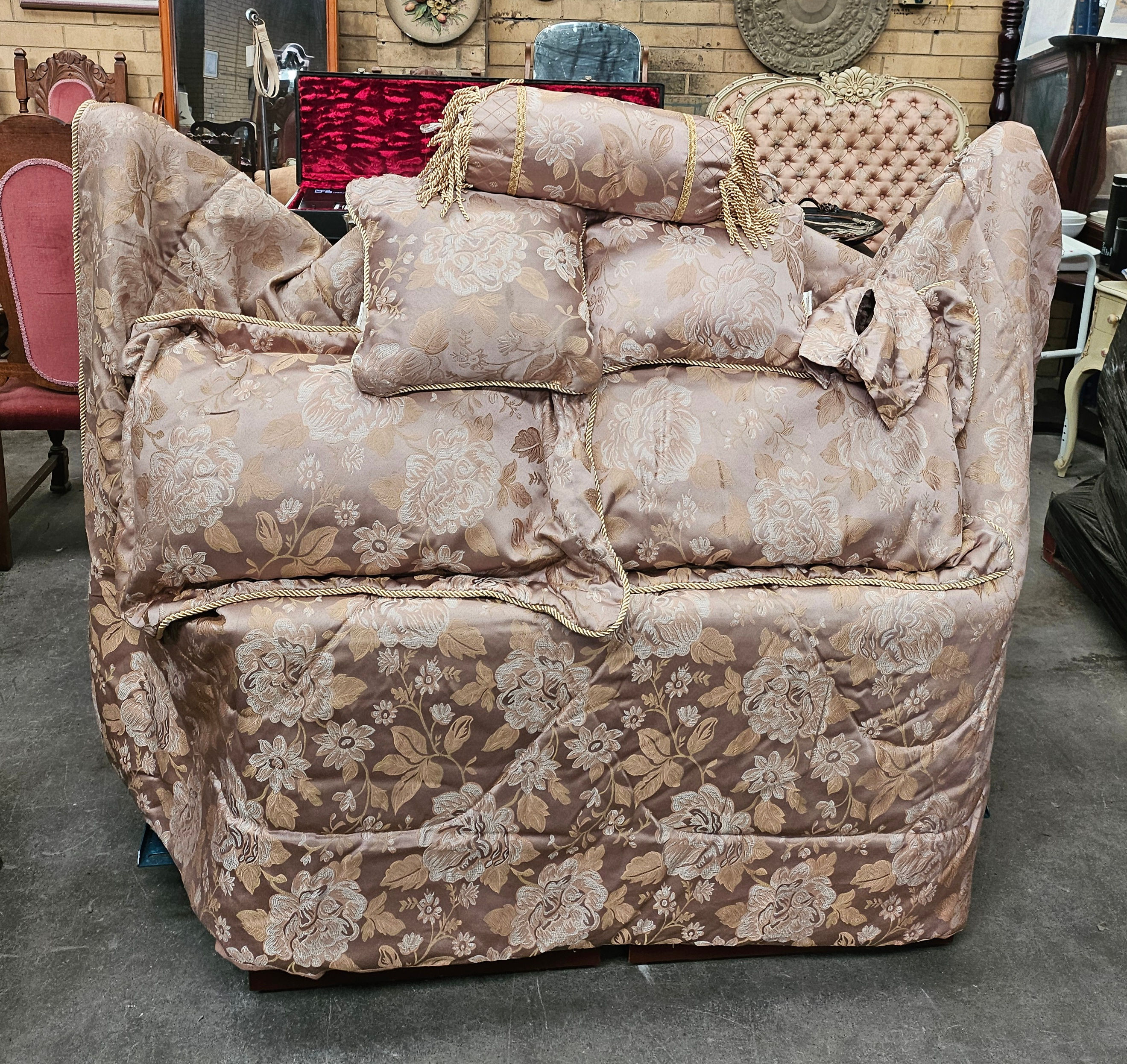 Super King Doona Cover Set: Doona, Cushions, Pillow Cases and Tissue Box Cover