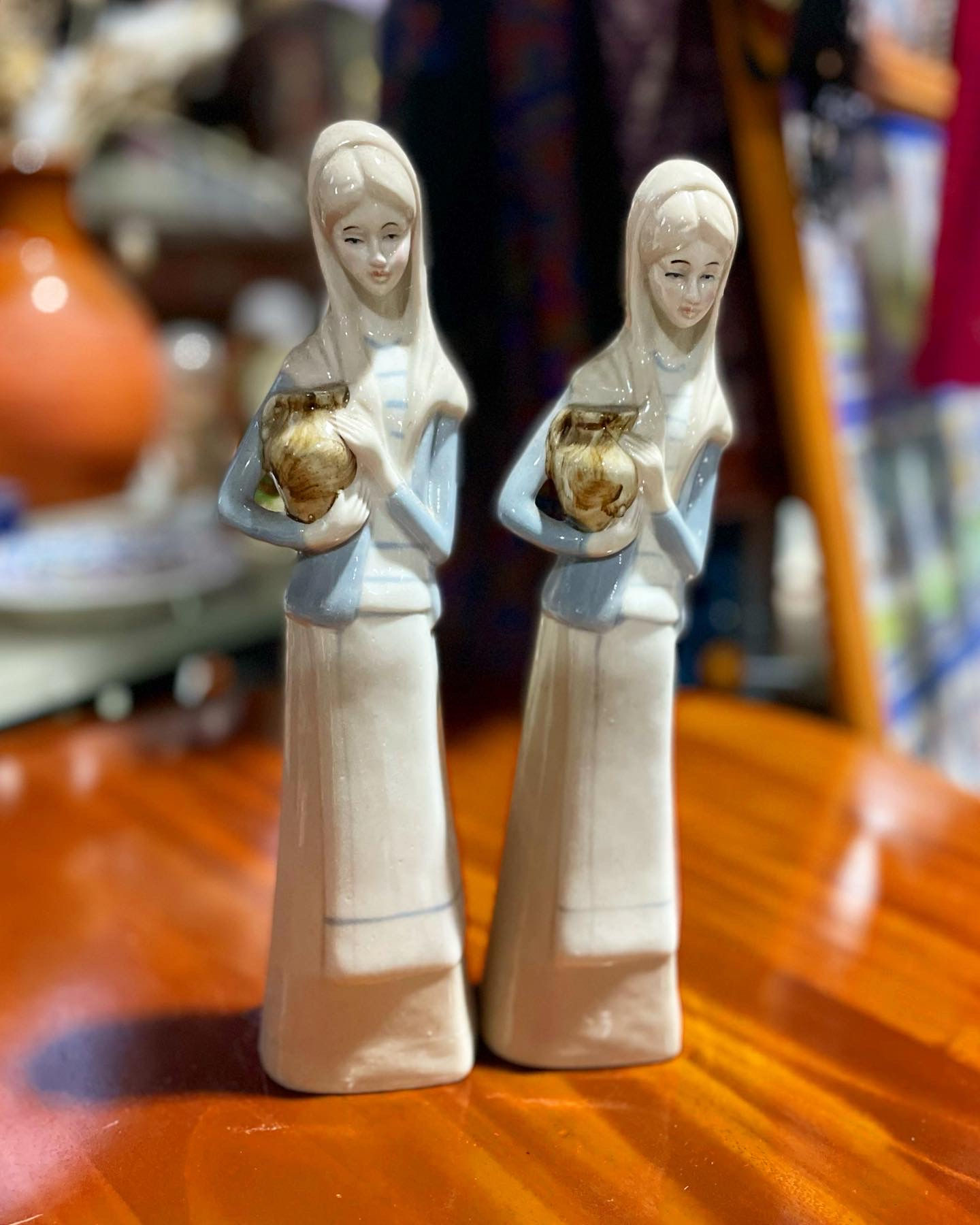 Vintage Set of Two Porcelain Lladro Girl Figurines in Great Condition