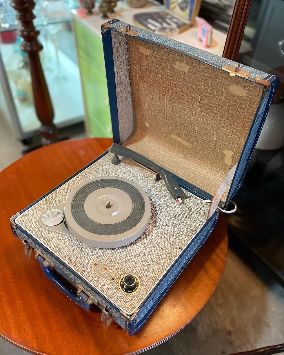 Thumbnail: Vintage Portable Turntable manufactured by ‘Aristone’ 