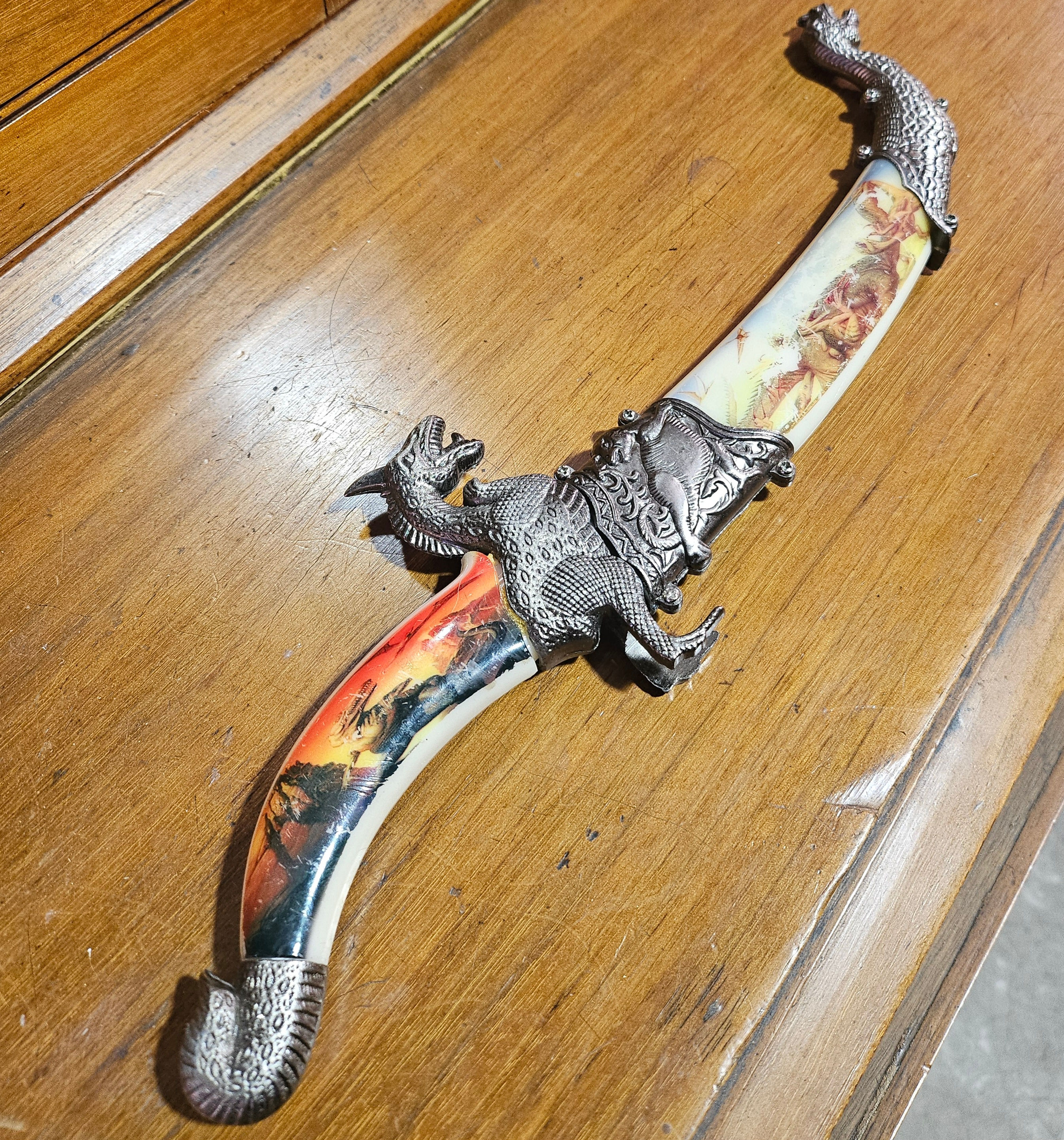 Dagger: Decorative Dinosaur Themed Dagger & Scabbard W/ Curved Metal Blade