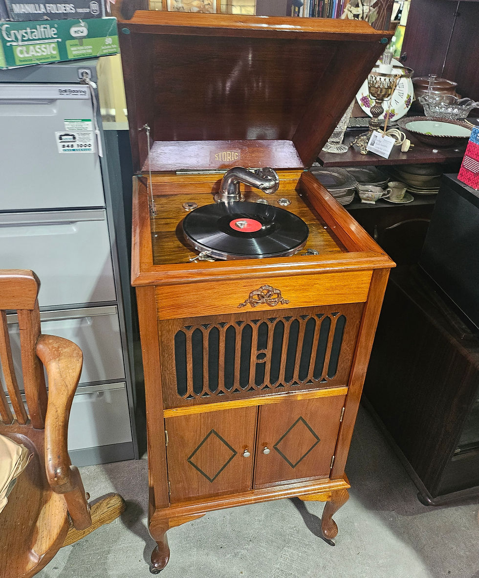 Gramophone: Antique Storic Gramophone In Fully Restored Teak Cabinet