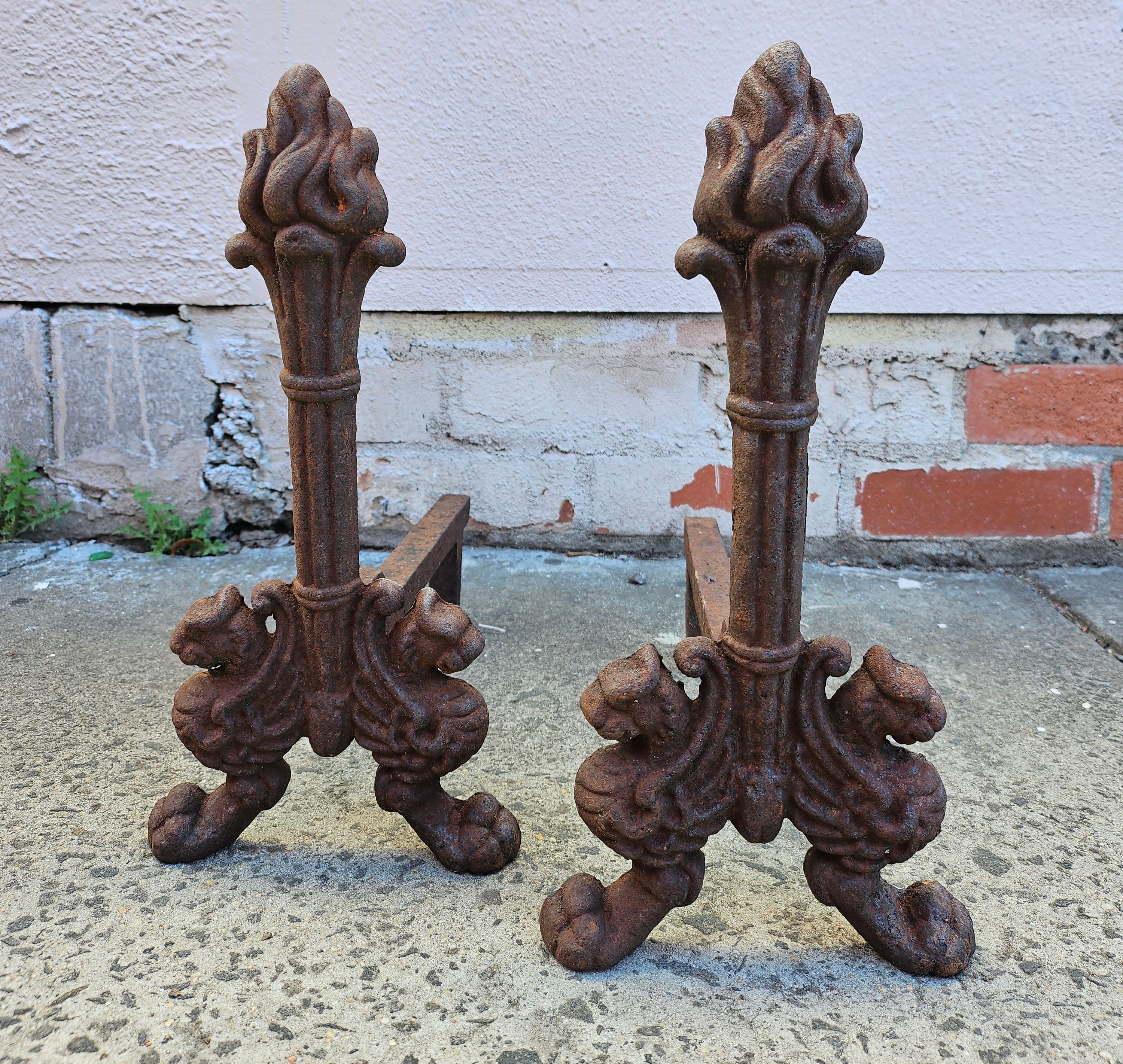 Fire Dogs/ Andirons: Tudor Style Pair Of Cast Iron Fire Dogs / Andiron