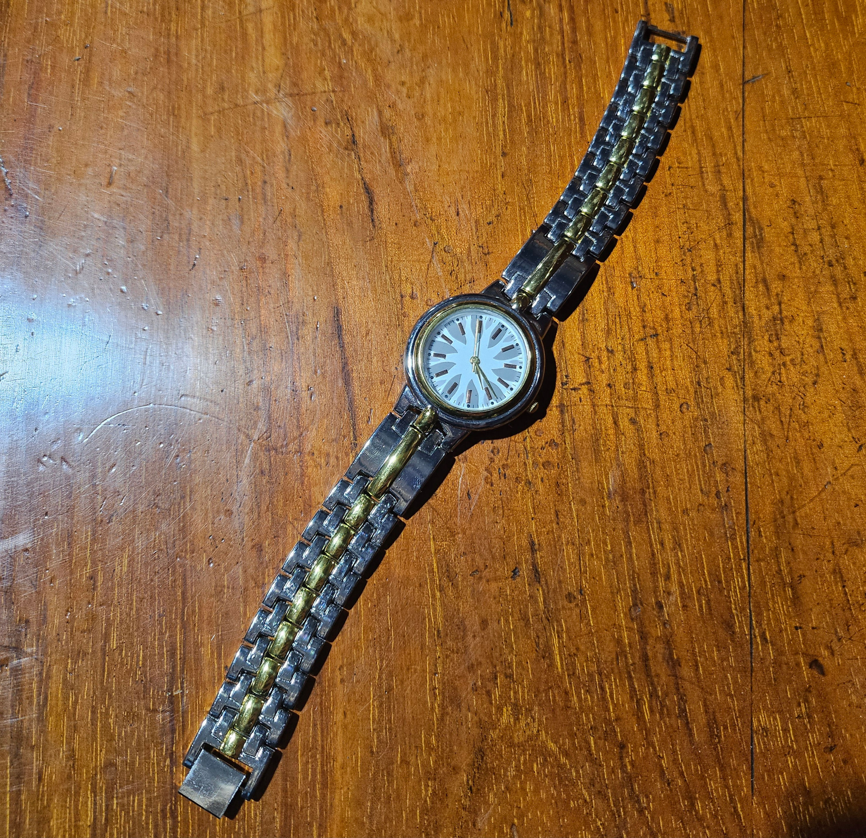 Wristwatch: Vintage Two-Toned Silver And Gold Coloured Wristwatch
