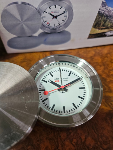快適グッズ・旅行小物 Mondaine Travel Alarm Clock Mondaine Lightens the Load with Sleek New Travel Alarm Clock