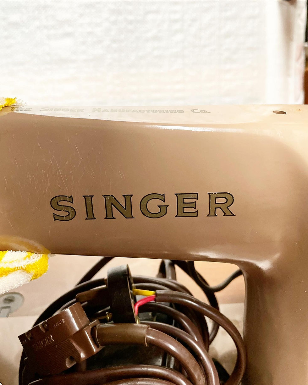 Thumbnail: Vintage 201P Singer Sewing Machine in Wooden Retro Cabinet 